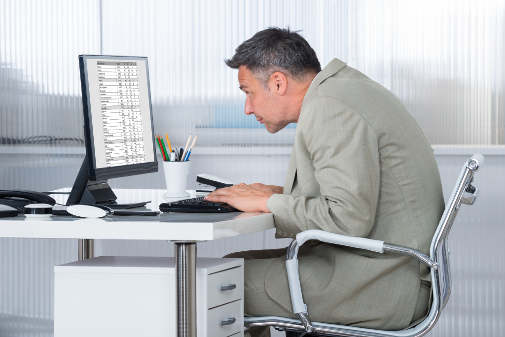 man with bad computer posture