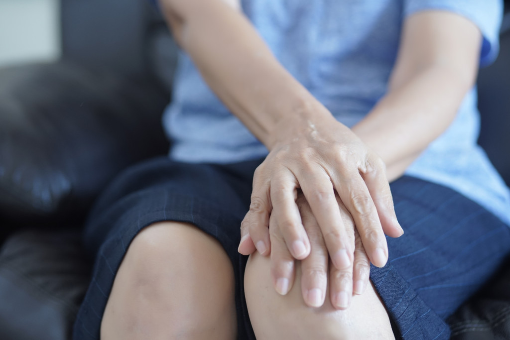 Older woman feeling pain in her knee