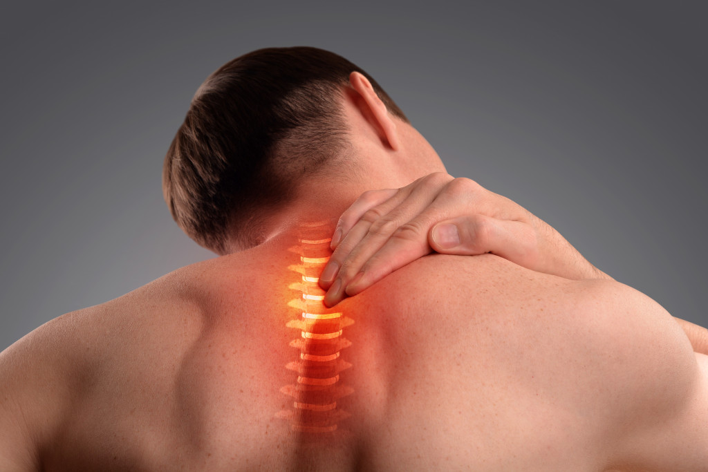 A person with OI experiencing back pain