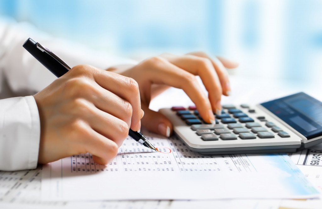 Calculating the books and revenues of a business