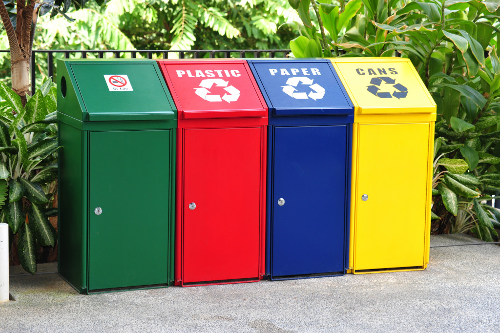 Different recycle bins for segregating trash