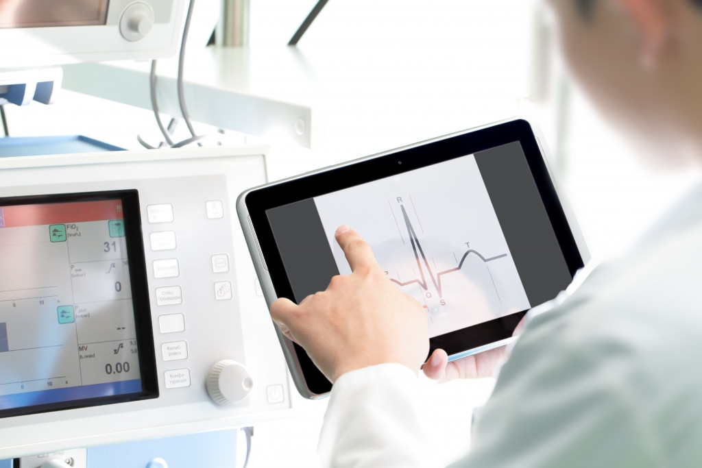 using digital device to monitor patient