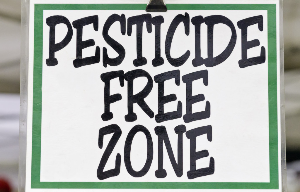 pesticide free zone sign